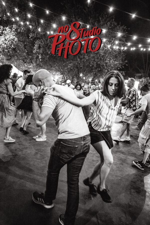 Pareja bailando swing en Monachil